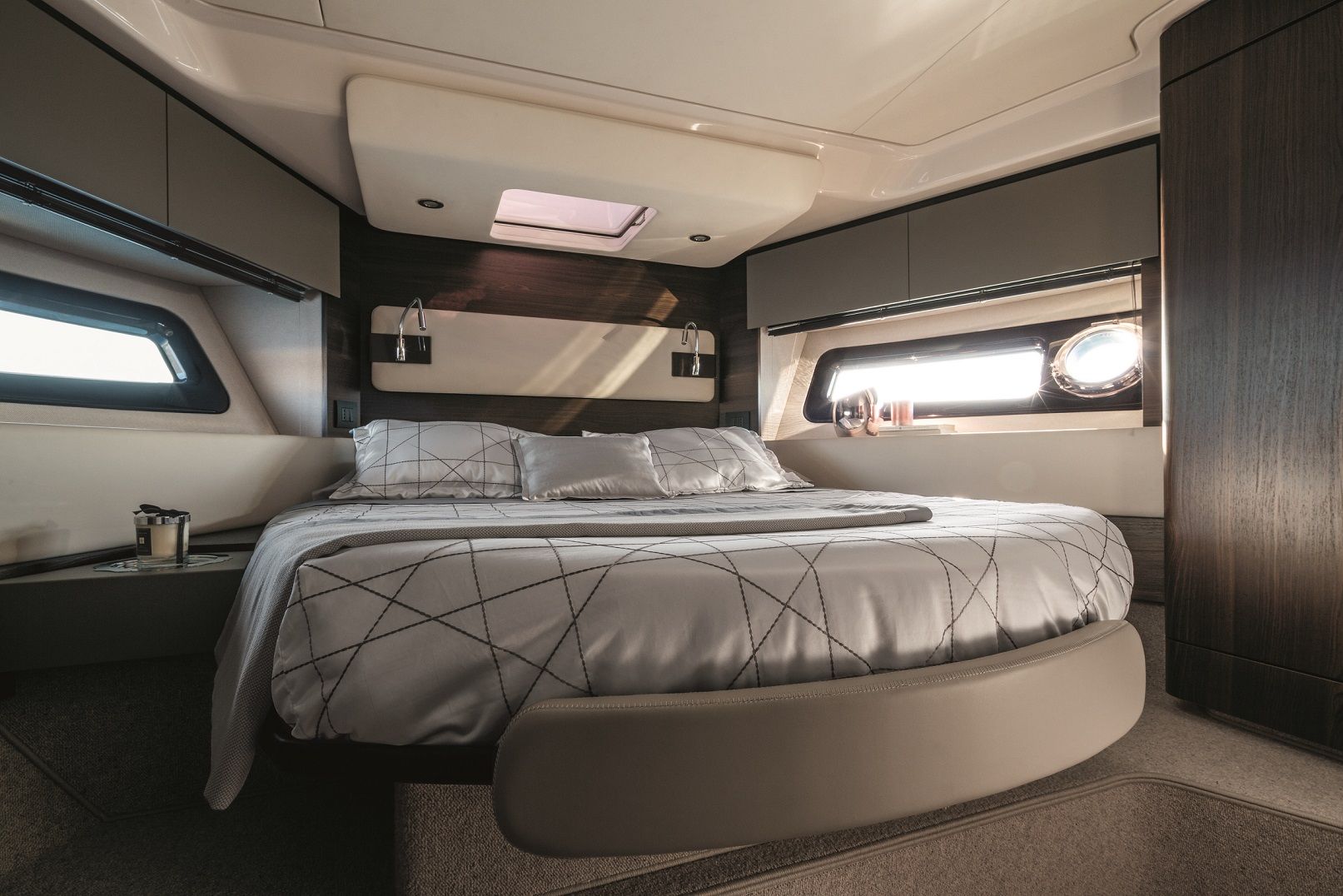 Azimut 50 VIP Cabin.jpg