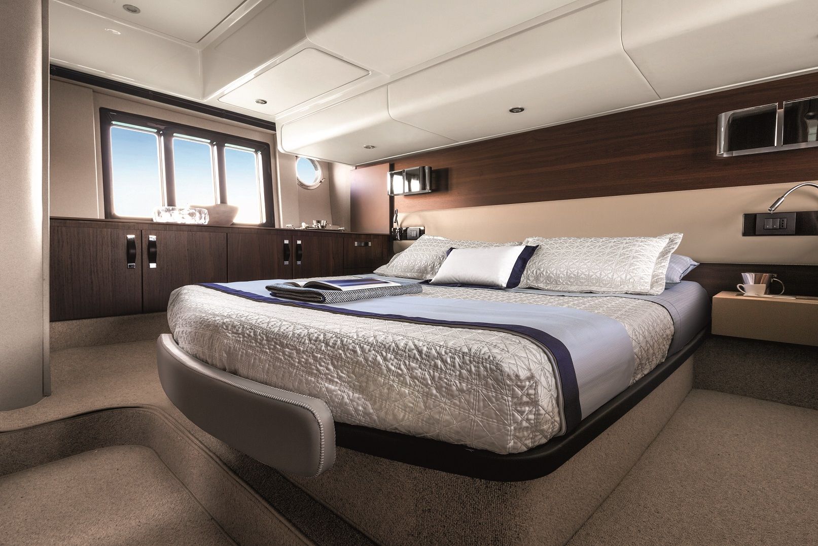 Azimut 50 Master Suite.jpg